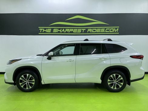 Used 2021 Toyota Highlander XLE image 6