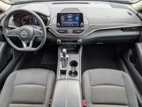 Used 2025 Nissan Altima 2.5 SV FWD image 17
