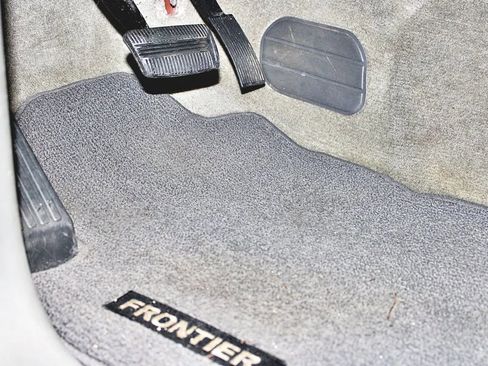 Used 2015 Nissan Frontier SV w/ SV Value Truck Package image 8