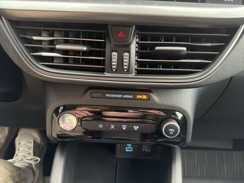 Used 2023 Ford Escape SE w/ Class II Trailer Tow Package image 32