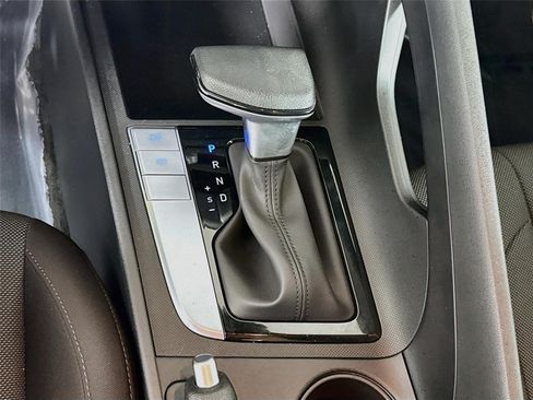 Certified 2026 Hyundai Elantra SE FWD image 17