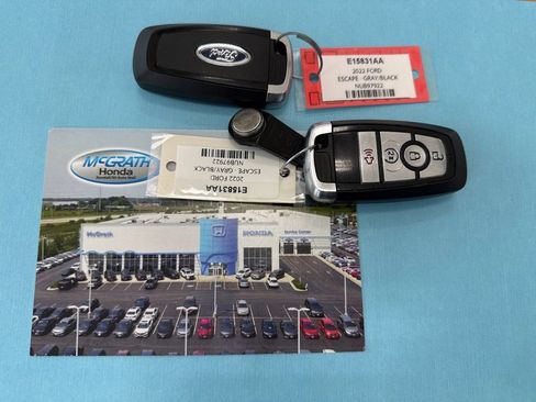 Used 2022 Ford Escape SE w/ Cold Weather Package image 2