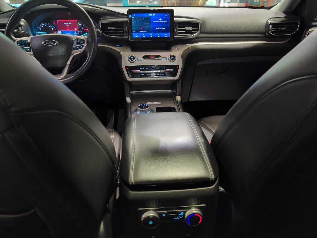 Used 2022 Ford Explorer XLT w/ Equipment Group 202A AWD/4WD image 14