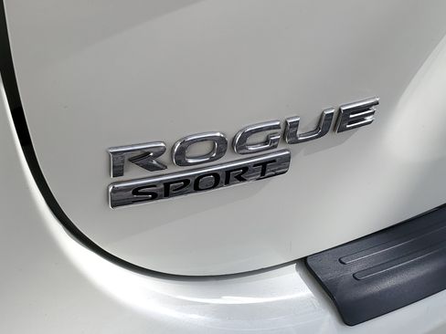 Used 2017 Nissan Rogue Sport SV w/ SV Premium Package image 6