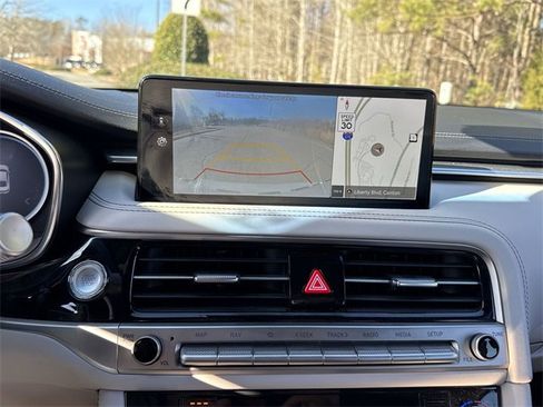 Used 2025 Genesis G70 2.5T image 25