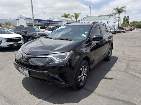 Used 2017 Toyota RAV4 LE w/ Carpet Mat Package AWD/4WD image 4