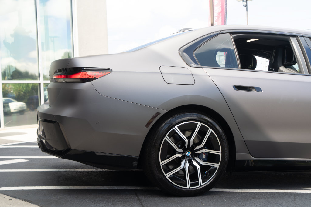 Used 2024 BMW i7 xDrive60 AWD/4WD image 11