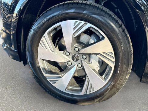 New 2025 Audi Q6 e-tron Premium image 40