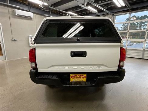 Used 2019 Toyota Tacoma SR image 4
