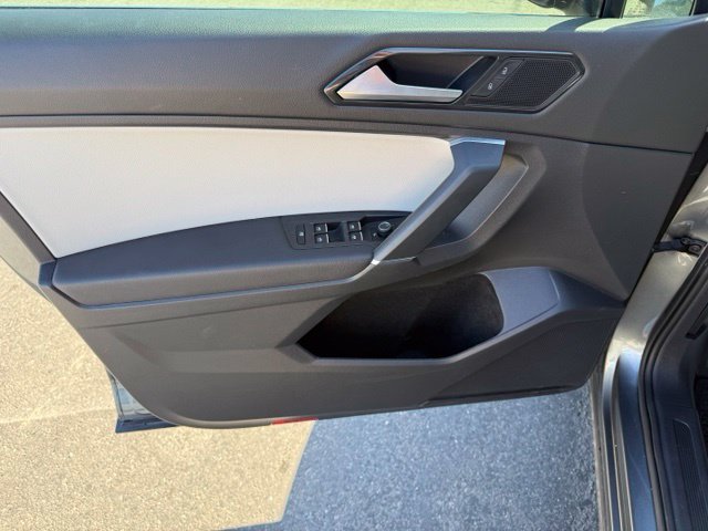 Used 2018 Volkswagen Tiguan SE AWD/4WD image 19