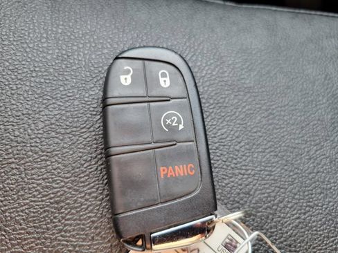Used 2023 Jeep Compass Latitude AWD/4WD image 8