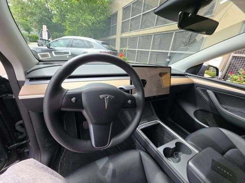 Used 2023 Tesla Model Y Long Range AWD/4WD image 7