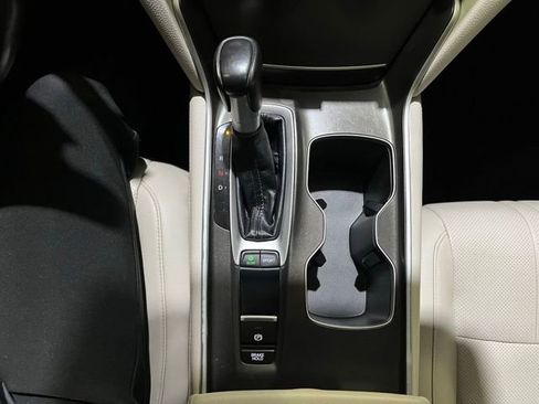 Used 2018 Honda Accord Touring image 20