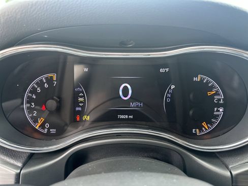 Used 2021 Jeep Grand Cherokee Laredo RWD image 12