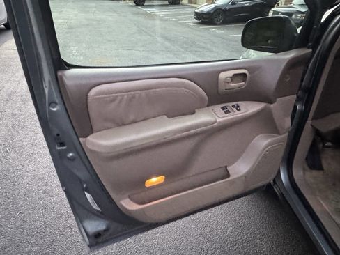 Used 1998 Toyota Sienna XLE image 9