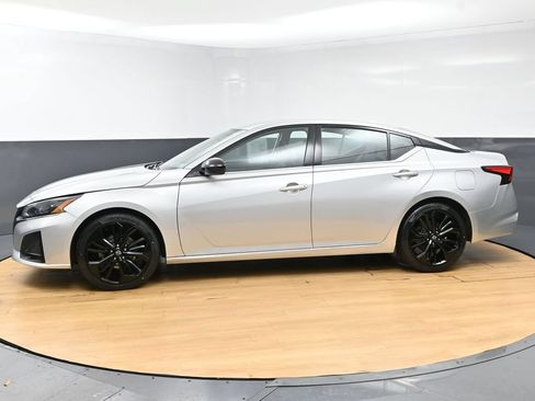 Used 2024 Nissan Altima 2.5 SR FWD image 6