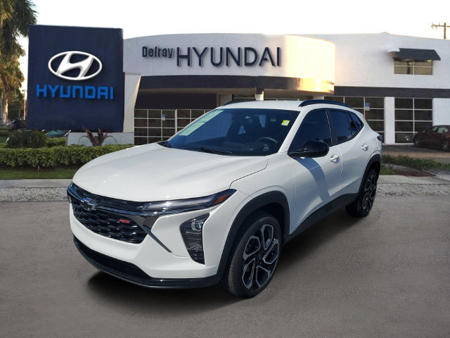 Used 2026 Chevrolet Trax RS FWD image 3