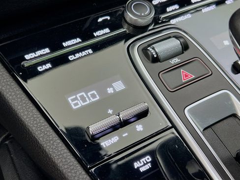 Used 2023 Porsche Cayenne Platinum Edition AWD/4WD image 16