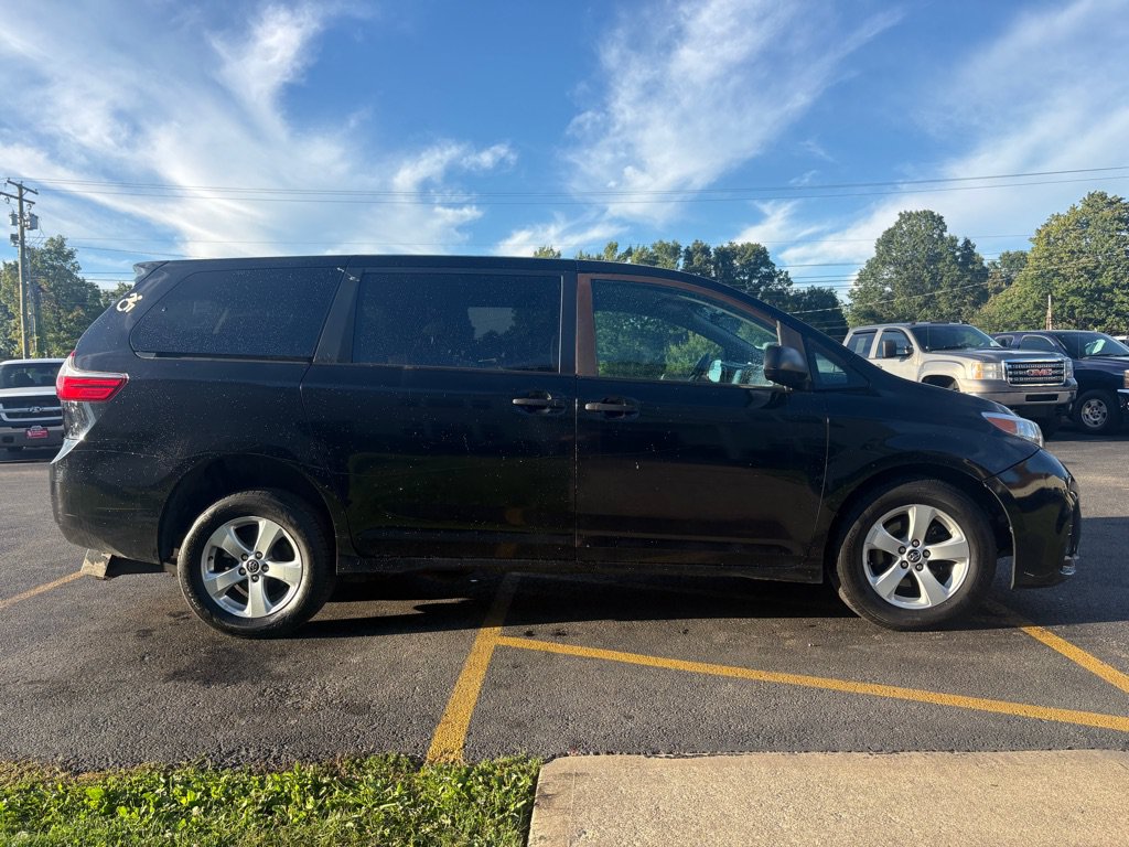 Used 2020 Toyota Sienna L FWD image 5