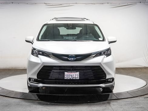 Certified 2025 Toyota Sienna XLE w/ XLE Plus Package AWD/4WD image 7