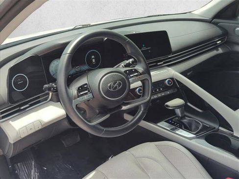 Used 2021 Hyundai Elantra Limited FWD image 12