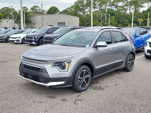 New 2026 Kia Niro EX FWD image 3