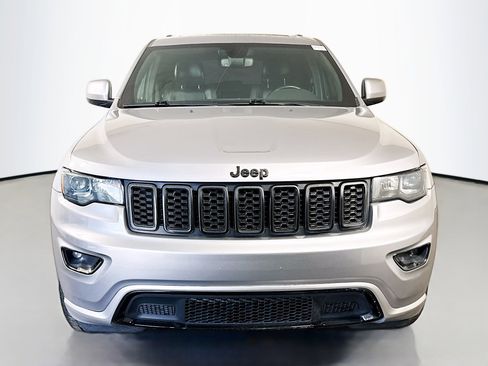 Used 2019 Jeep Grand Cherokee Altitude image 2