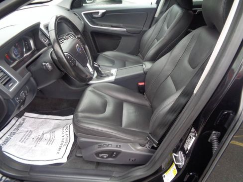 Used 2016 Volvo XC60 T6 w/ Proximity Package AWD/4WD image 5