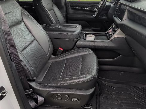Used 2023 GMC Yukon Denali AWD/4WD image 12