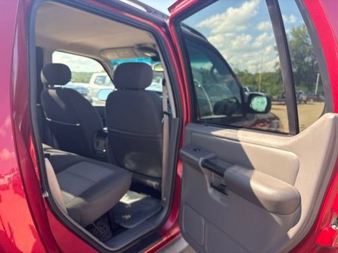 Used 2005 Ford Explorer Sport Trac 2WD image 27