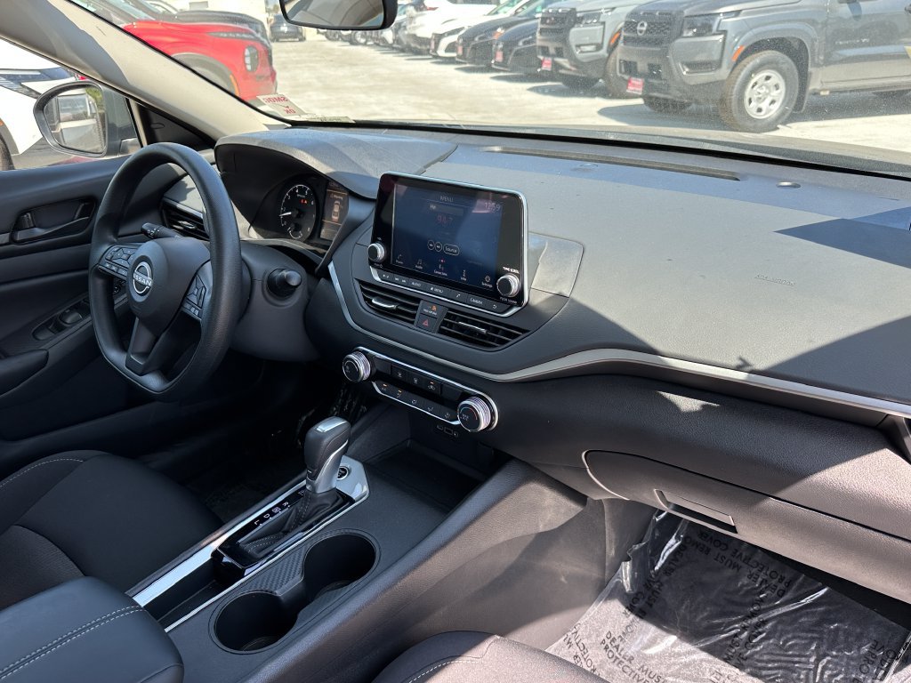 Used 2025 Nissan Altima 2.5 S FWD image 12