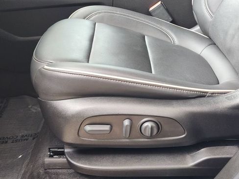 Used 2022 Chevrolet Traverse Premier FWD image 26