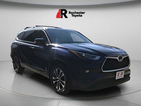 Used 2022 Toyota Highlander XLE FWD image 1