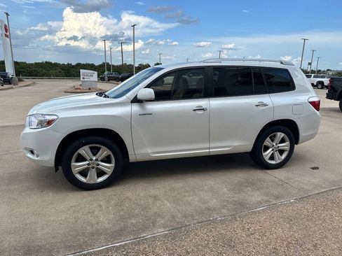 Used 2010 Toyota Highlander Limited w/ Extra Value Pkg 7 FWD image 4