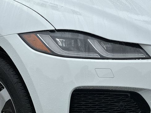 New 2025 Jaguar F-PACE R-Dynamic S image 12