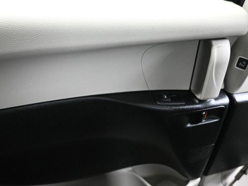 Used 2022 Chrysler Voyager LX FWD image 11