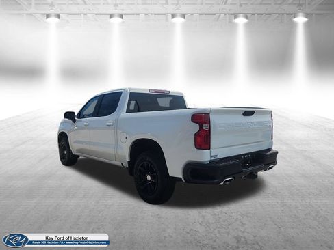 Used 2022 Chevrolet Silverado 1500 LT w/ Z71 Off-Road Package AWD/4WD image 4