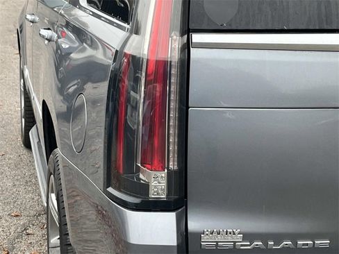 Used 2019 Cadillac Escalade Luxury image 10
