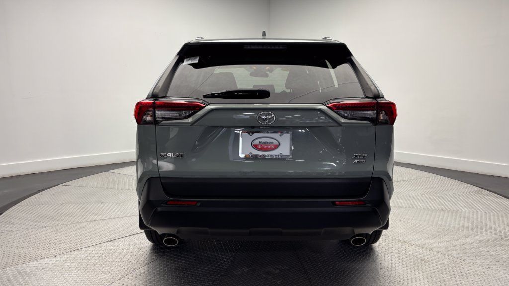 Used 2021 Toyota RAV4 XLE Premium AWD/4WD image 35