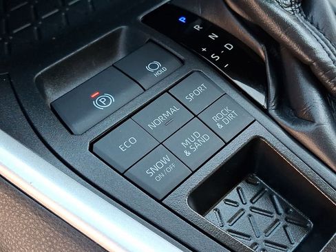 Used 2025 Toyota RAV4 XLE image 27