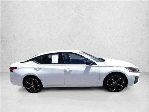 Used 2023 Nissan Altima 2.5 SR FWD image 5
