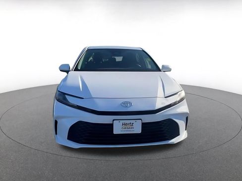 Used 2025 Toyota Camry LE image 4