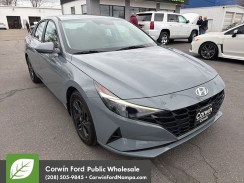 Used 2022 Hyundai Elantra SEL image 3