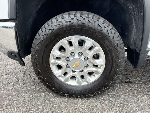 Used 2024 Chevrolet Silverado 2500 LT AWD/4WD image 10