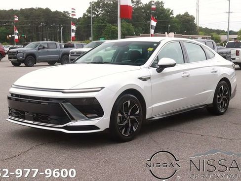 Used 2025 Hyundai Sonata SEL FWD image 3