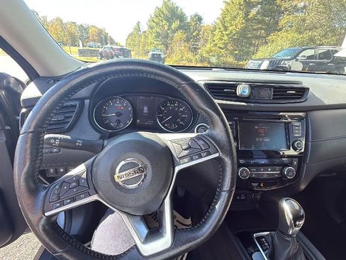 Used 2020 Nissan Rogue SV image 33