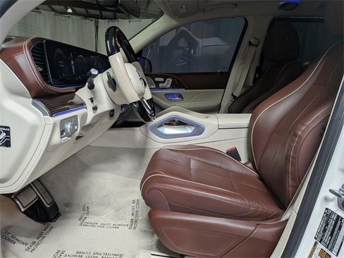 Used 2023 Mercedes-Benz Maybach GLS 600 4MATIC image 10