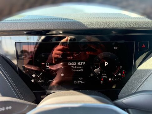 Used 2025 GMC Yukon XL Denali image 10