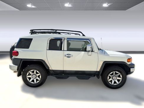 Used 2014 Toyota FJ Cruiser 4WD w/ Upgrade Package image 8