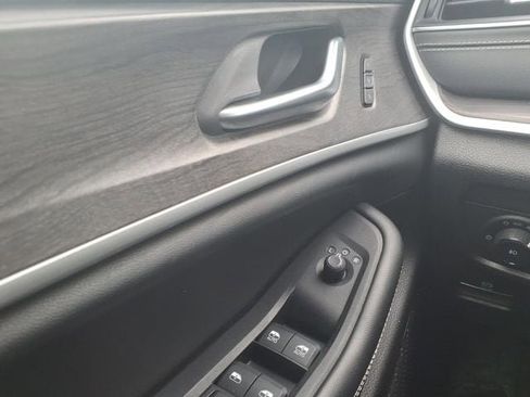 Used 2023 Jeep Grand Cherokee L Limited AWD/4WD image 19
